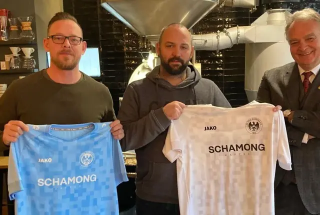 U19 zu Gast bei Trikotsponsor Schamong